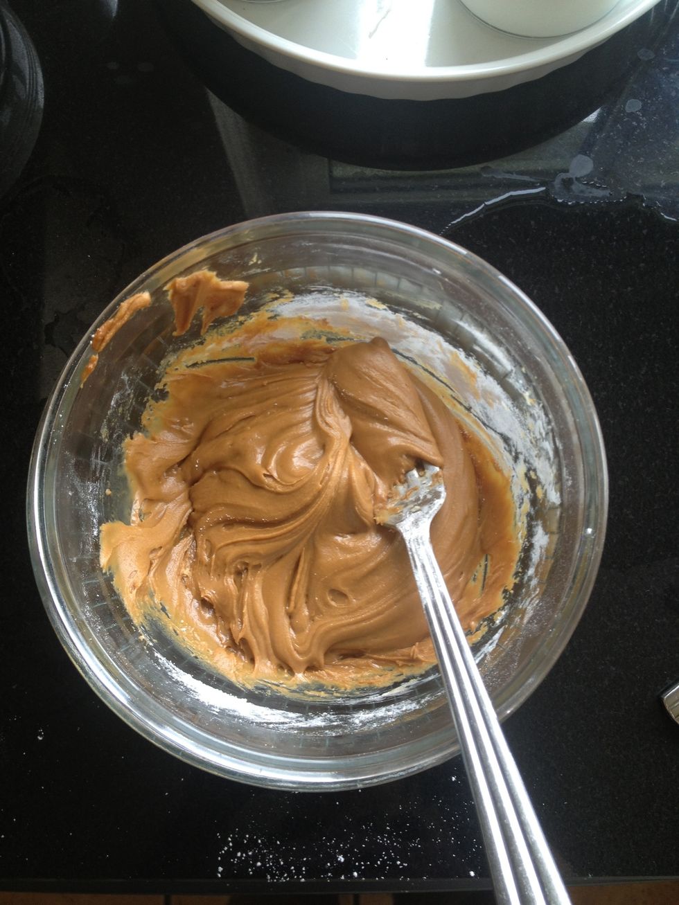 Now add the coffee. Before slowly adding the sugar bit by bit.