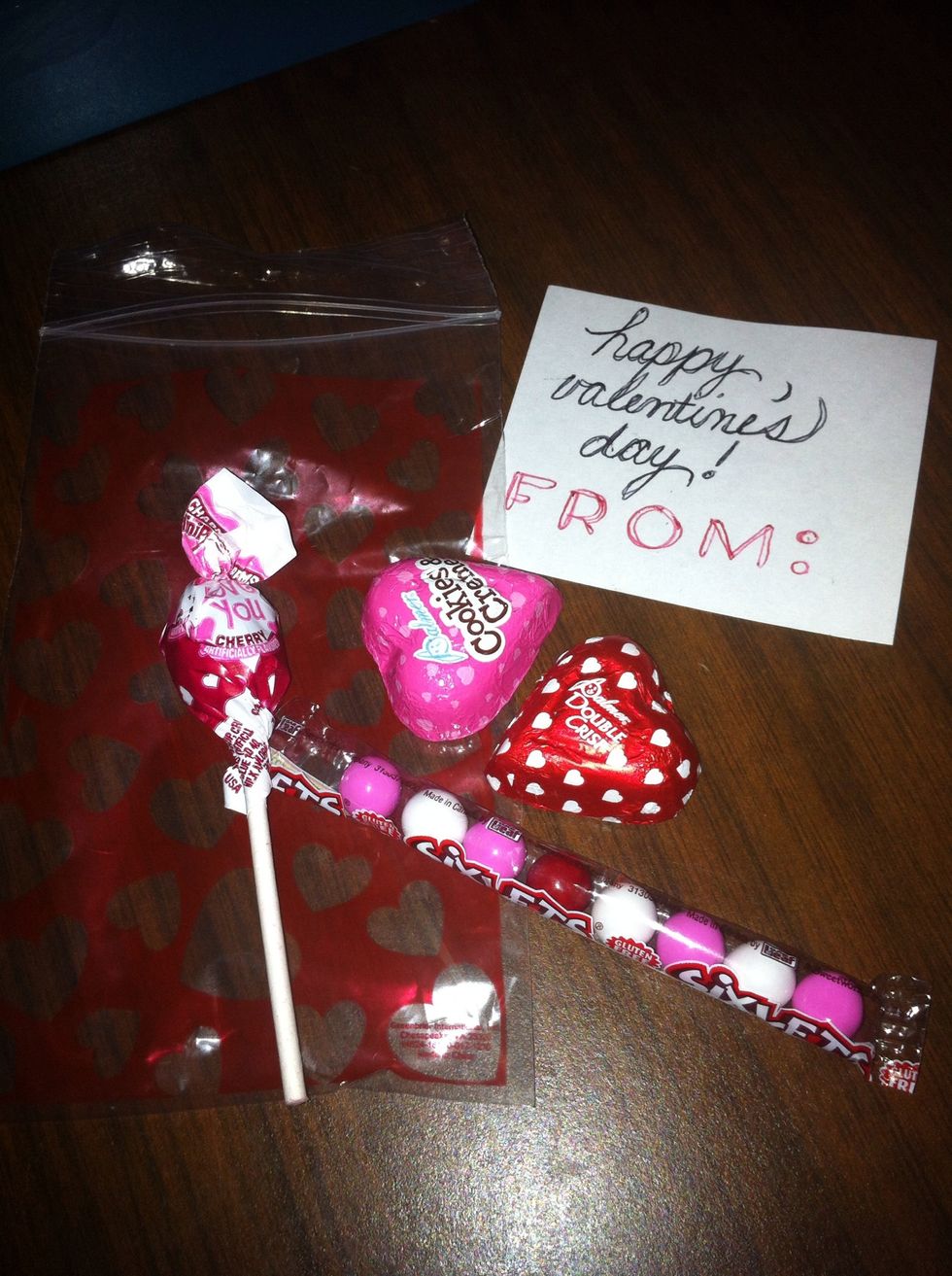 Now add the finished cards and some candy to the goody bags and voil\u00e0!