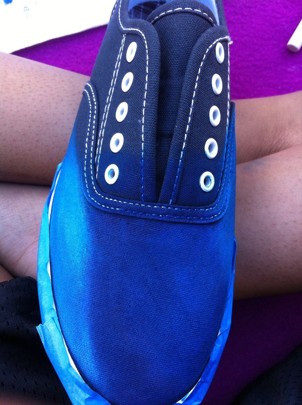 Now add the light blue around the dark blue and blend the d.blue and l.blue where they meet