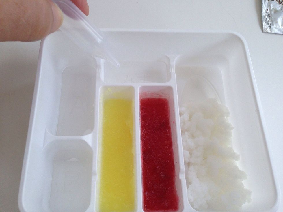 Now Add Water to the line of compartment behind where the Tamago and Tuna are setting