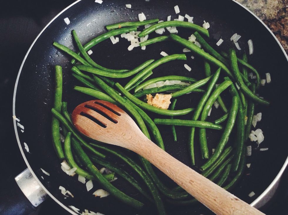 Now add your fresh green beans to the pan with about a teaspoon of minced garlic. Stir to combine.