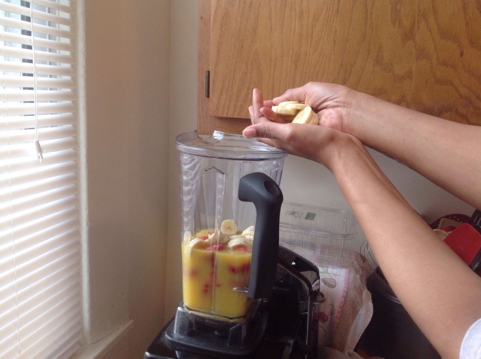 Now add your slices of bananas