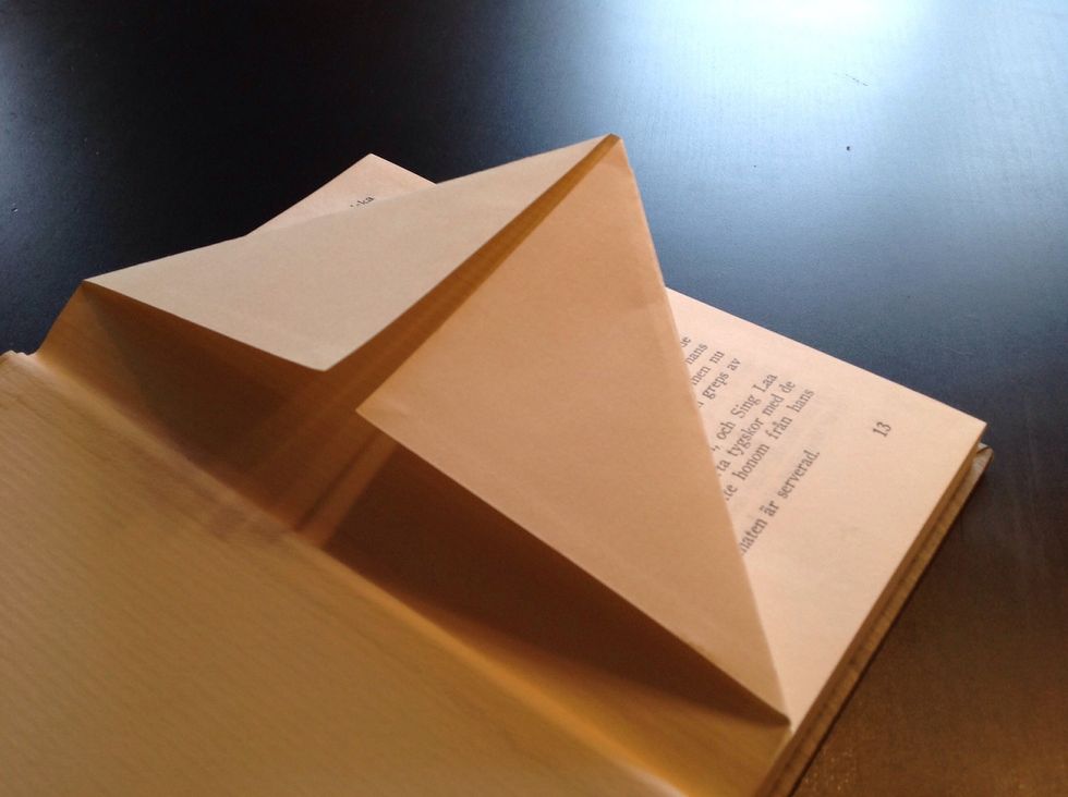 Now all you need to do is to start folding the pages as I show you on the picture.