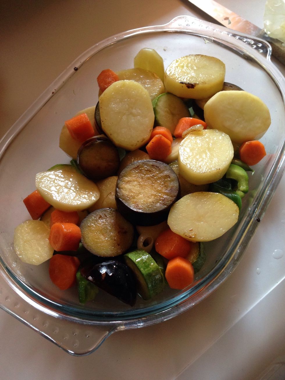 Now, arrange your veggies in a deep casserole.