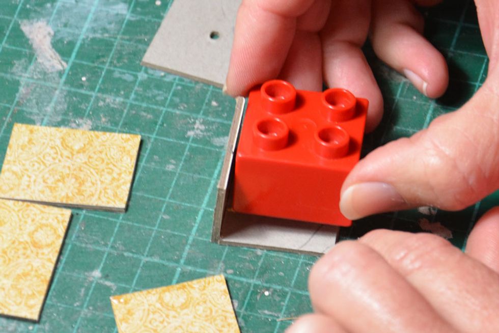 Now assemble the basket. I have used the lego block to help support the sides.