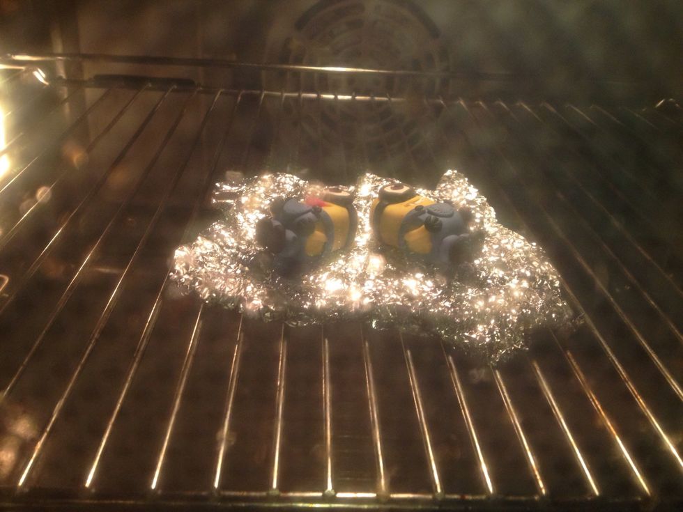 Now bake you minions in the oven. 110C degrees for 20 min.