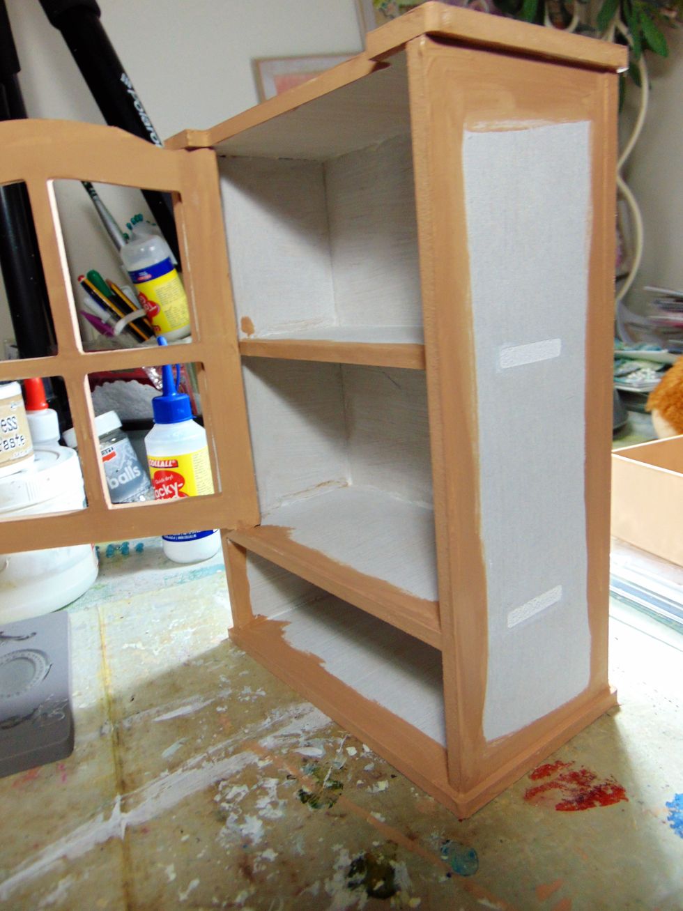 Now choose a different coloured paint. I chose a beige chalk effect paint and paint all the edges with this colour.