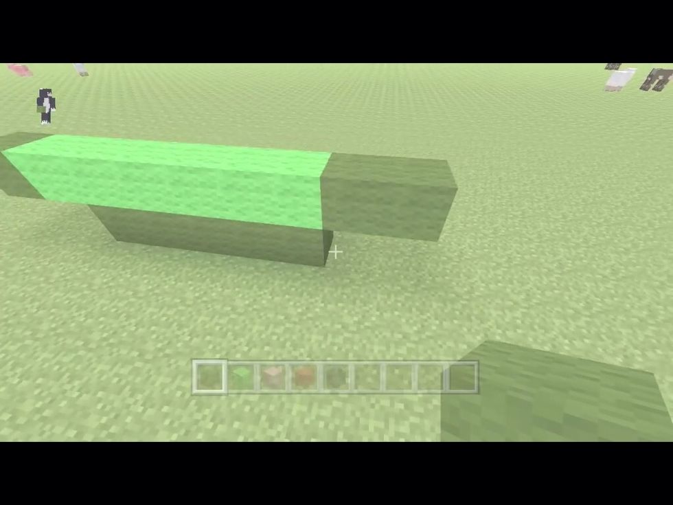 Now continue the light green wool until the end of the green wool at the bottom and put 2 green wool at the end of your light green wool