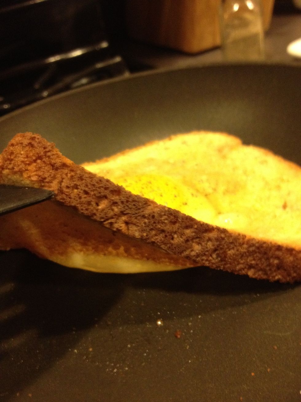 Now cook for about a minute and a half. Carefully lift up the edge and see if the bottom is nice and solid maybe a little bit of golden brownness.