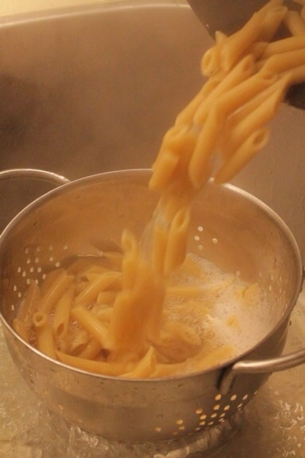 Now cook the pasta according to the instructions on the package, and dry after cooking.