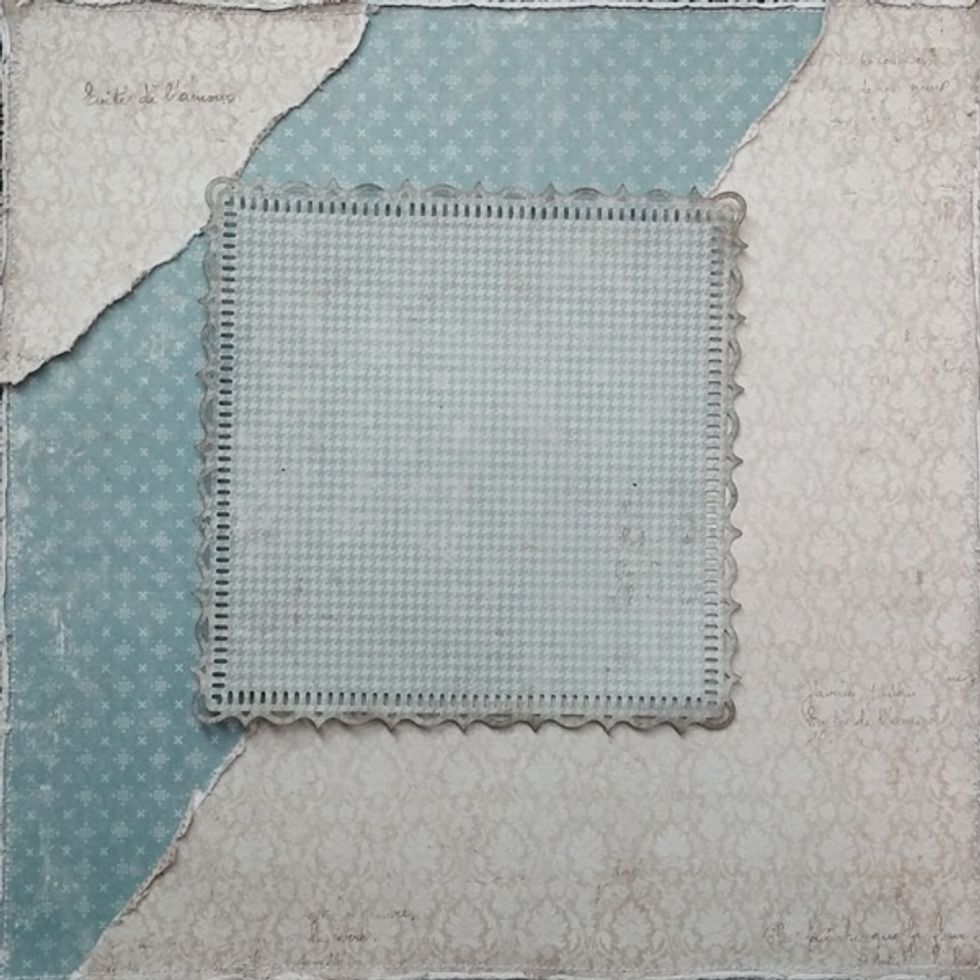 Now cut out a square of 6,75 inch by 6,75 inch, and you use a Martha Steward punch which one you prefer. I used a pretty lace one!