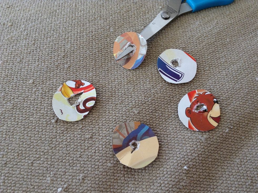 Now cut the holes into the circles so they become rings. The holes are not to be perfect because it is a funky necklace ;)