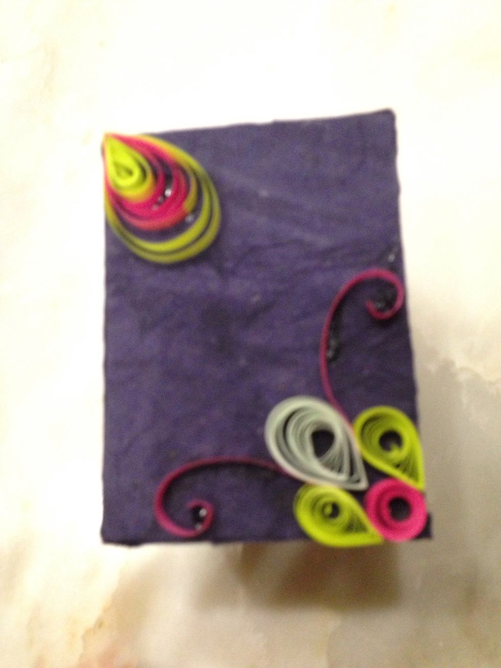 Now decorate it wid wateva is available wid u.. I have used paper quilling art..