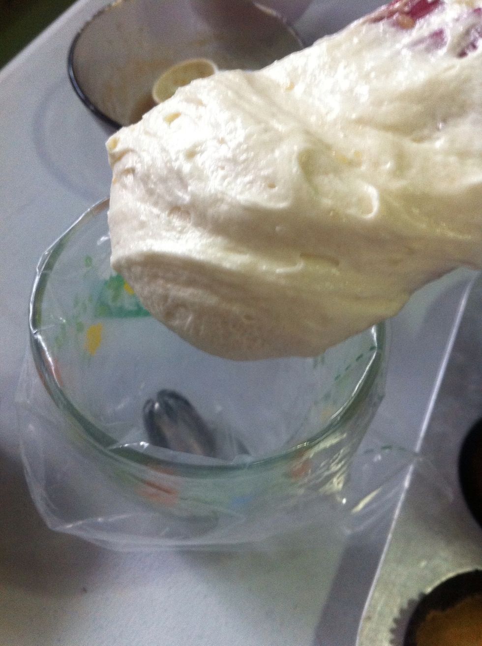 Now fill up the glass with frosting using rubber/ silicone spatula.