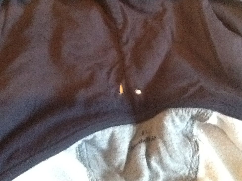 Now, for my sweatshirt i had to cut two holes on the divisor line of the roof for the hood, if yours is one contiuous piece you do not have to do this