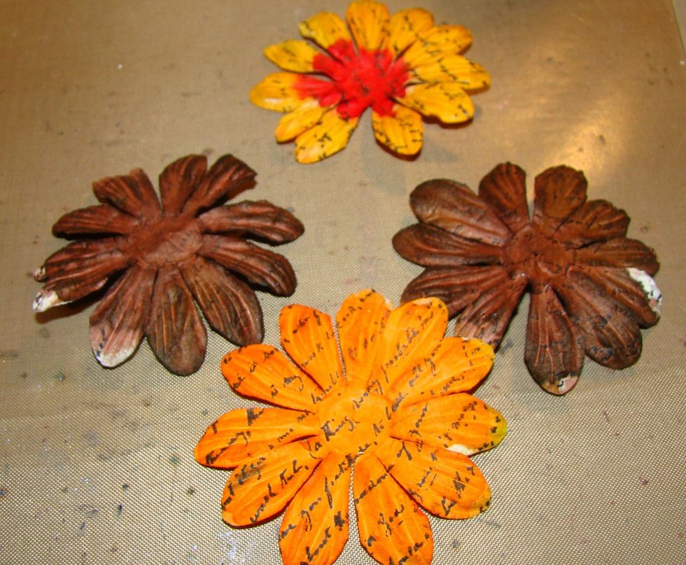 Now for the 3D flowers, you will need 4 for this flower.