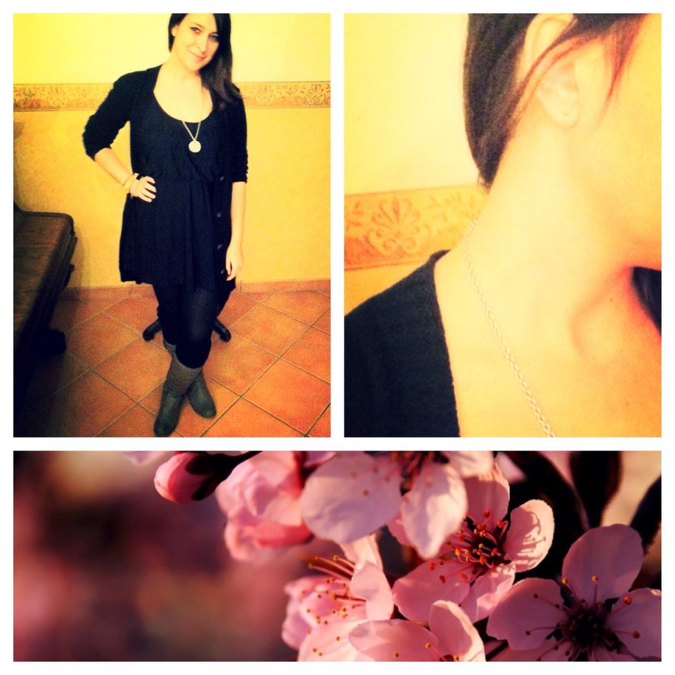 Now for the girls: A girl emphasizes her hips, if she finds you attractive. She wants to demonstrate her childbearing potential. Her vulnerable spot is the neck + she presents it, if she is interested