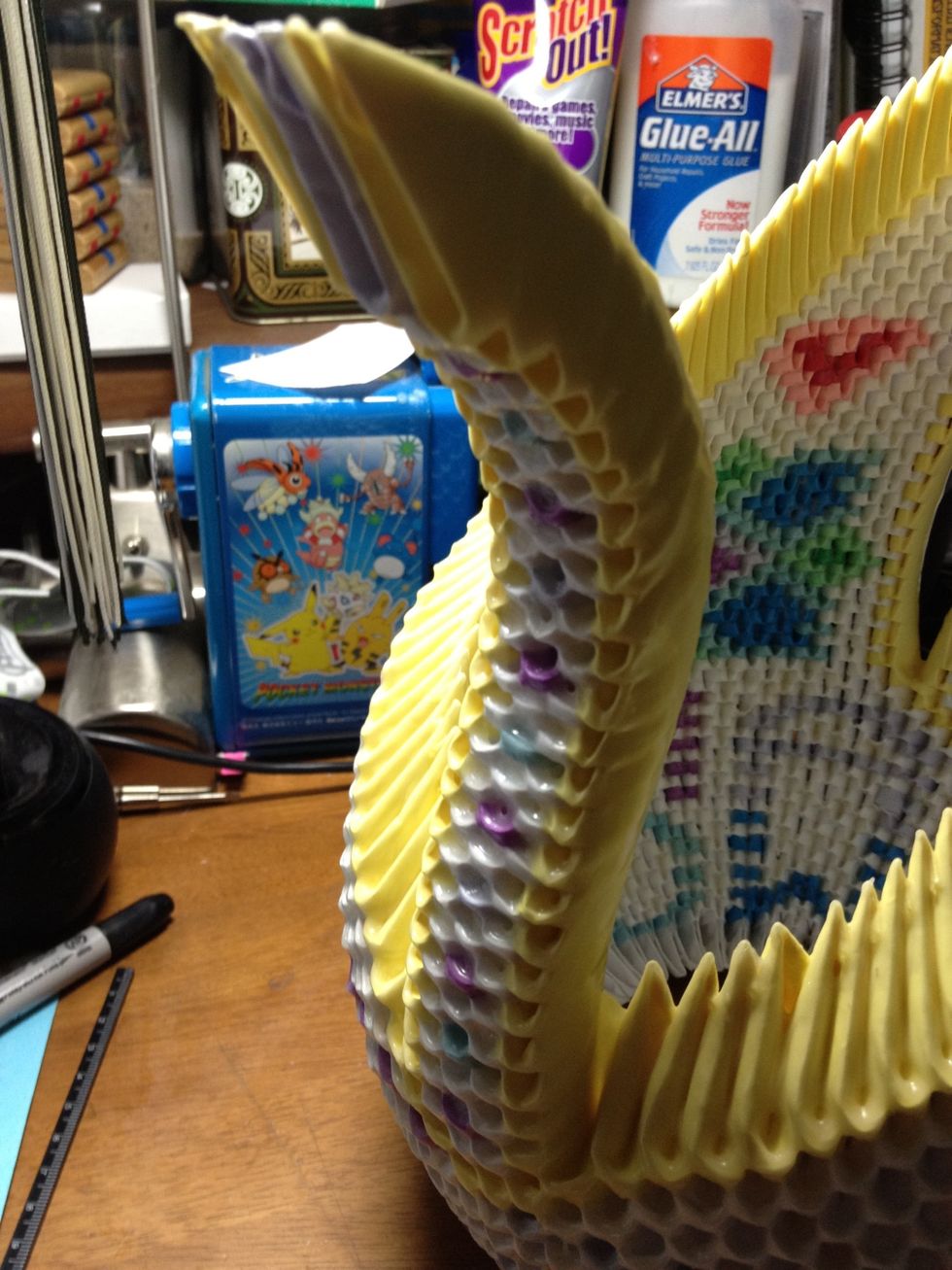 Now for the head. When making the head, it is going to be similar to making the wings, but both ends of the head have the flat side. Fot me, I alternate 3 pieces and 2 pieces.