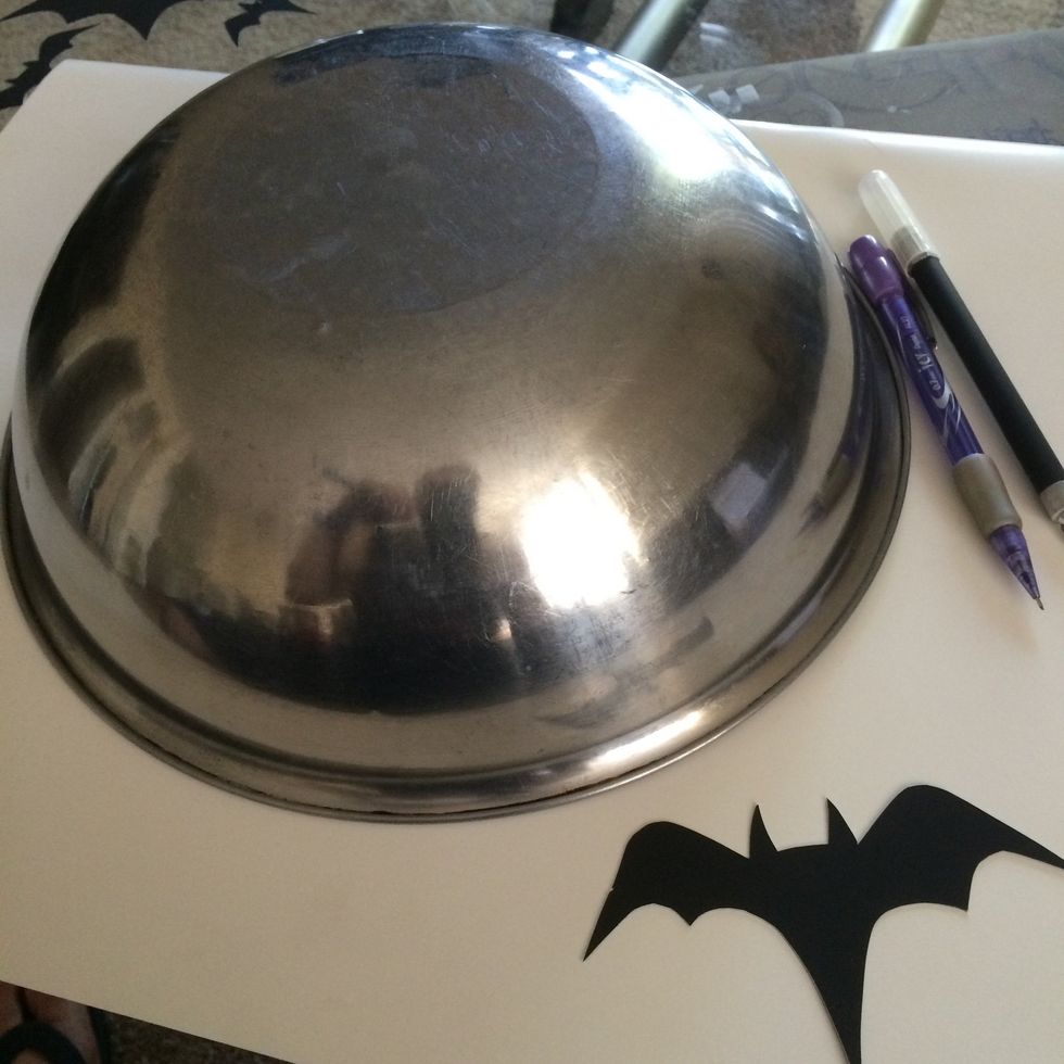 Now for the moon.  Just find any round object to trace.  Just make sure you get right size for the area you'll be decorating