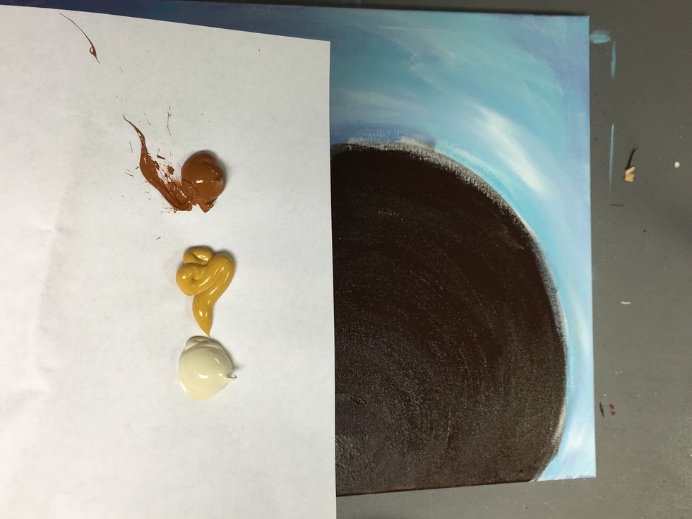 Now for the nest. I am using three colors, light brown (burnt Sienna), mustard (Yellow ochre), and off white (unbleached titanium).