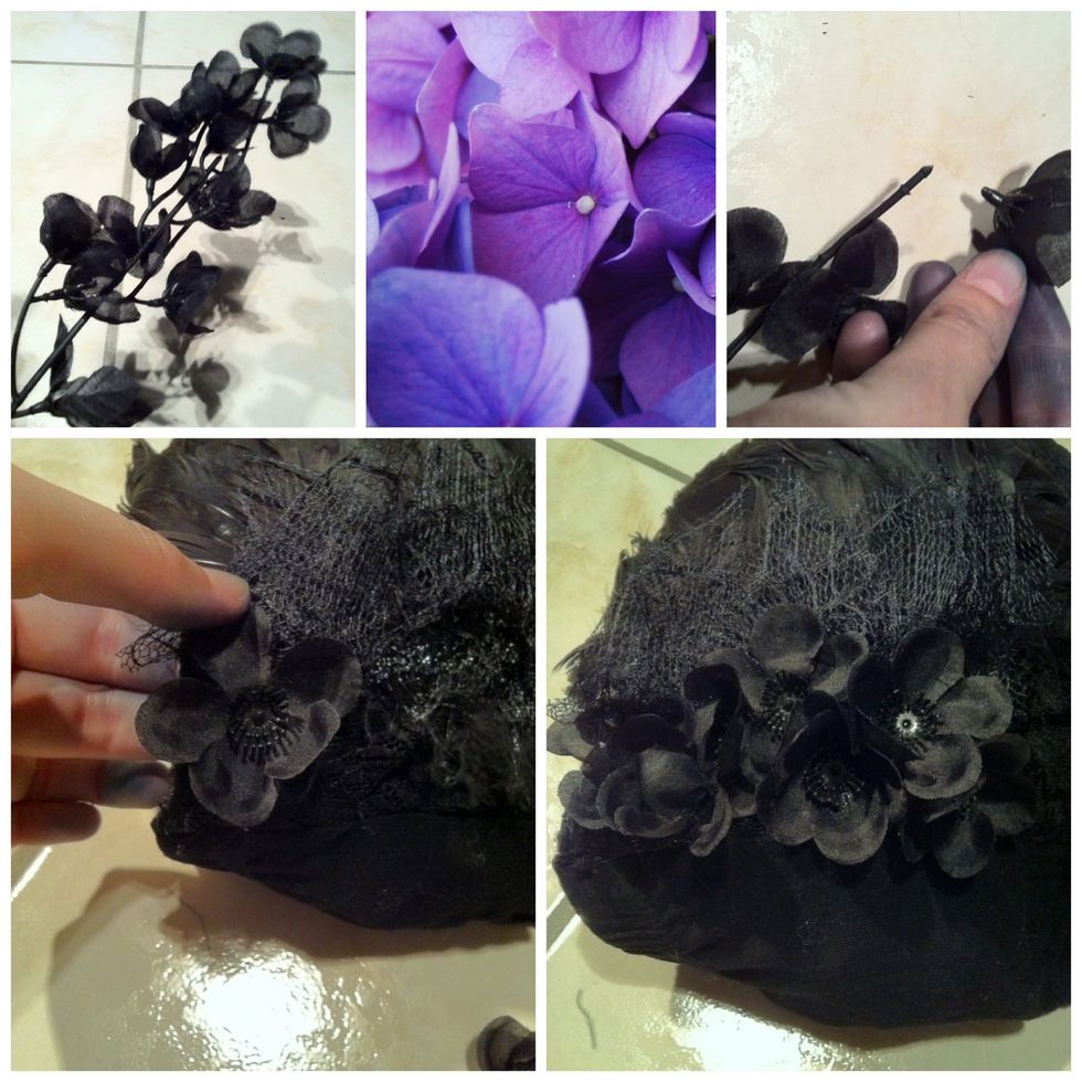 Now for the plastic flowers. Cut of the heads of and glue them on the very rest of the cup, so that it's fully covered.