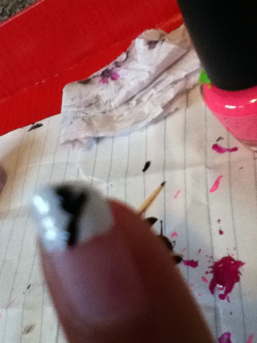 Now for the zebra stripes draw a line as shown above in the middle of ur nail