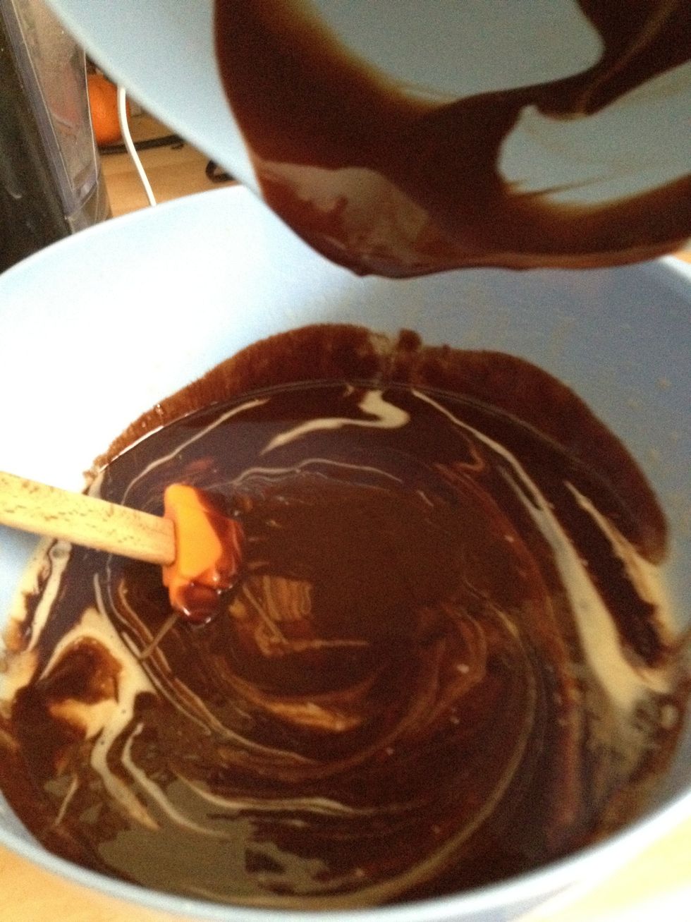 Now gently mix the chocolate into the flour.