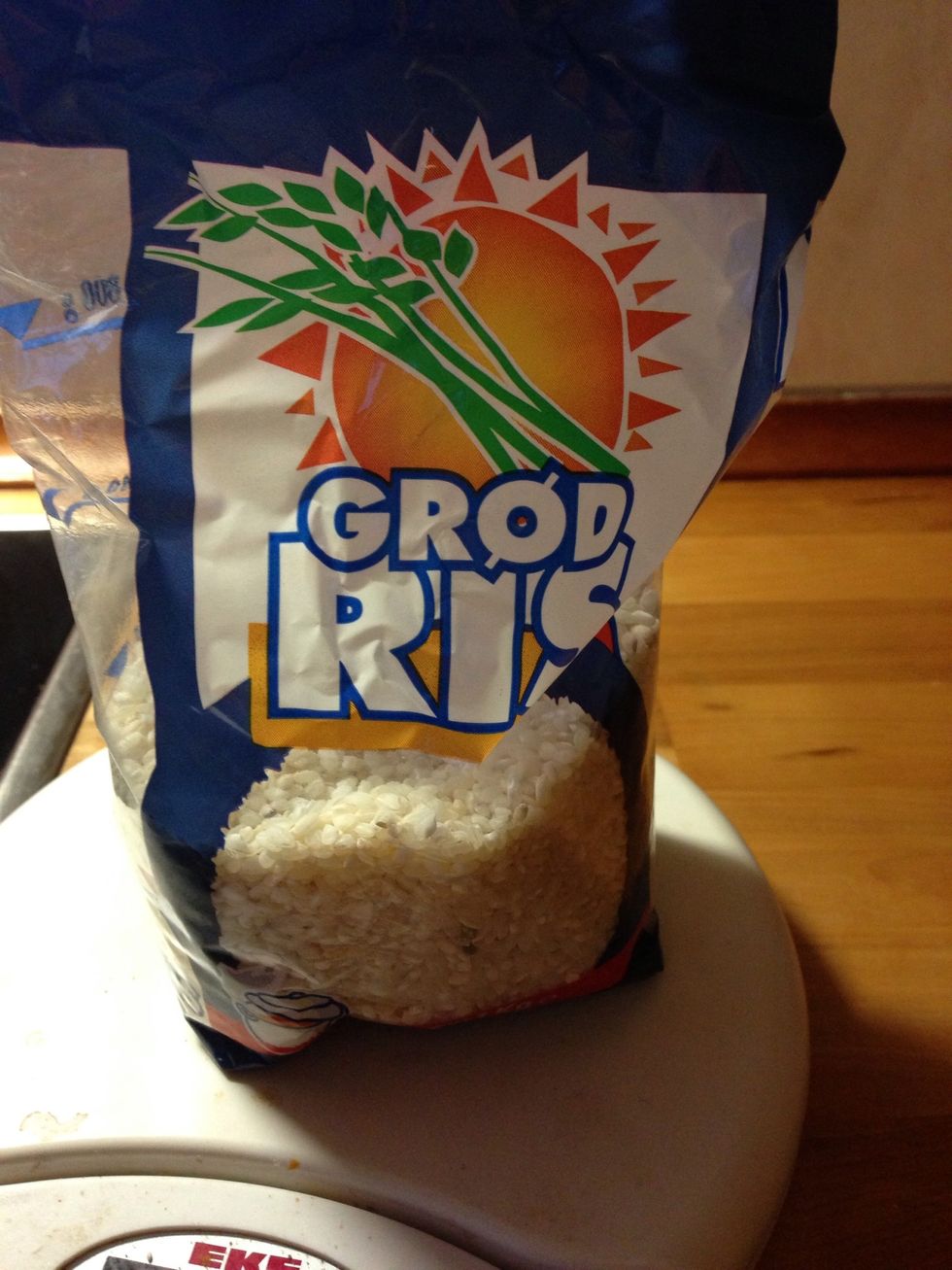 Now get 180 g of white rice (not basmati or long grain)