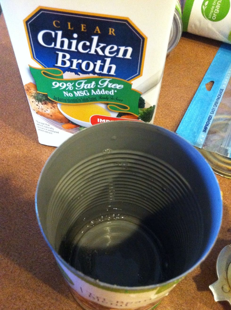Now get an empty can from the beans. You'll use this to measure the chicken broth \u27a1