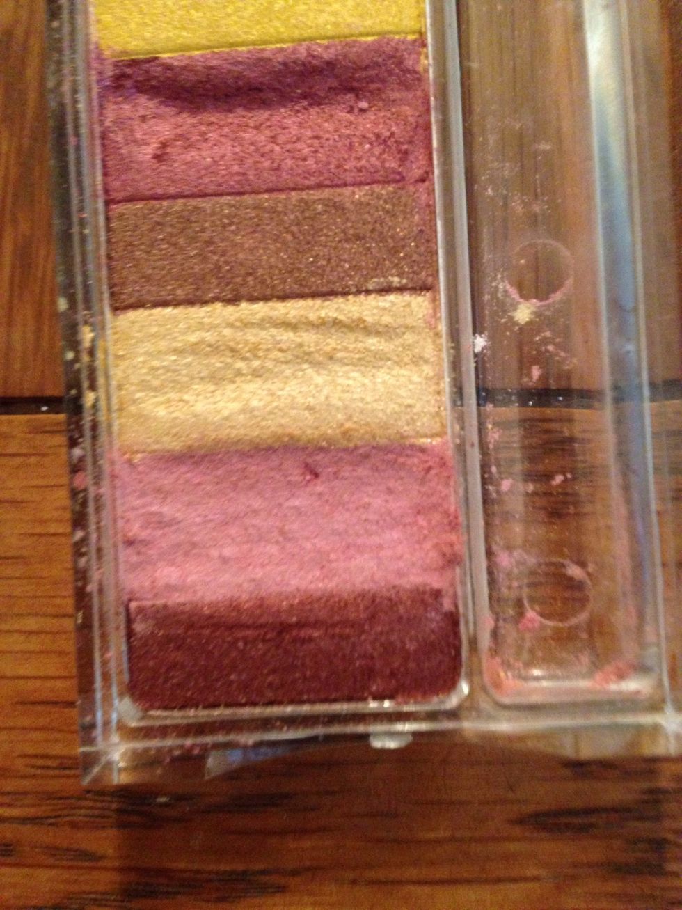 Now get your eyeshadow, I will be using the pink in the middle