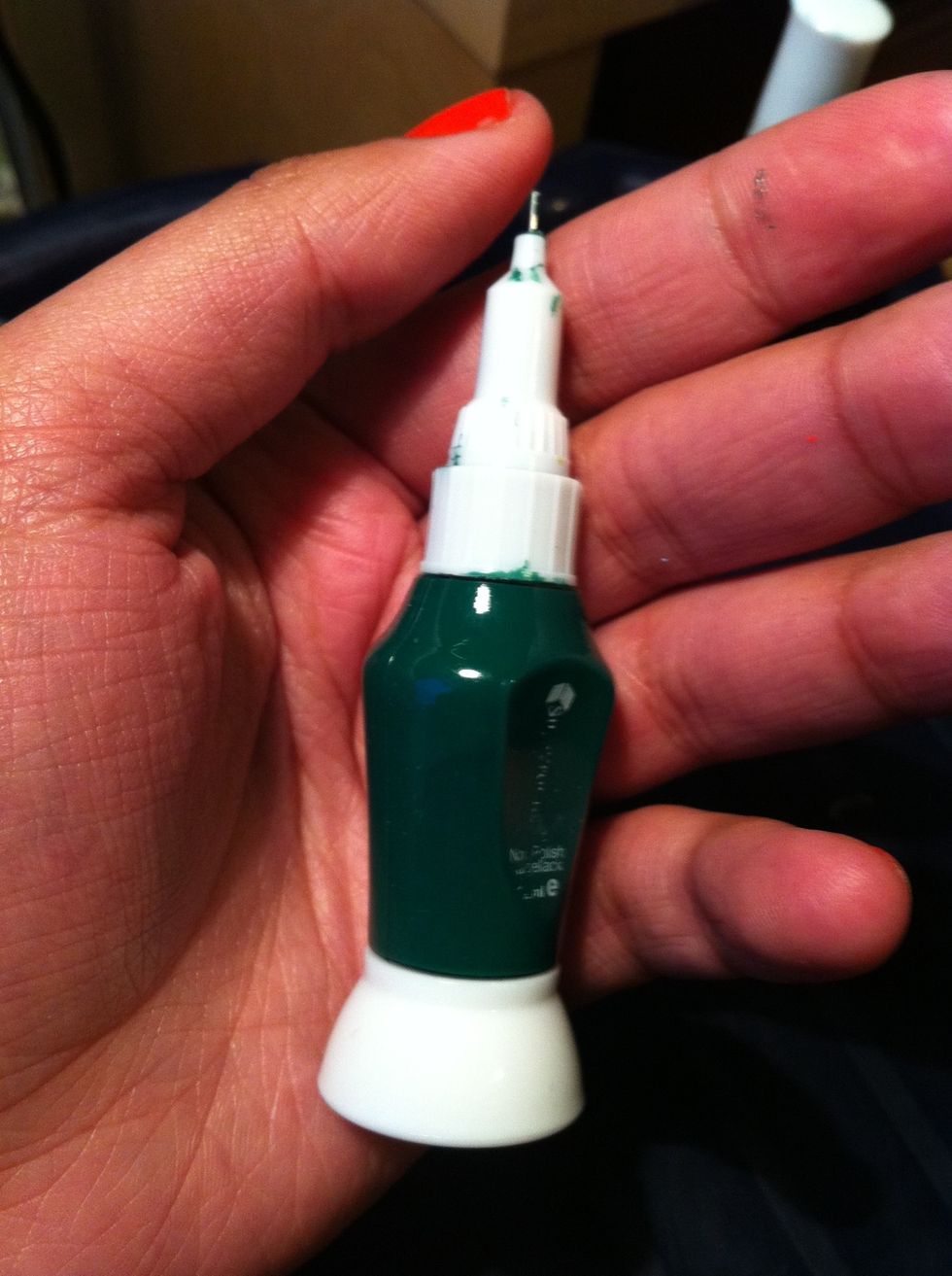 Now get your green nail art pen