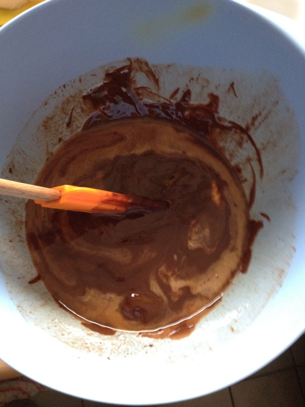 Now get your melted butter and chocolate and mix together well.