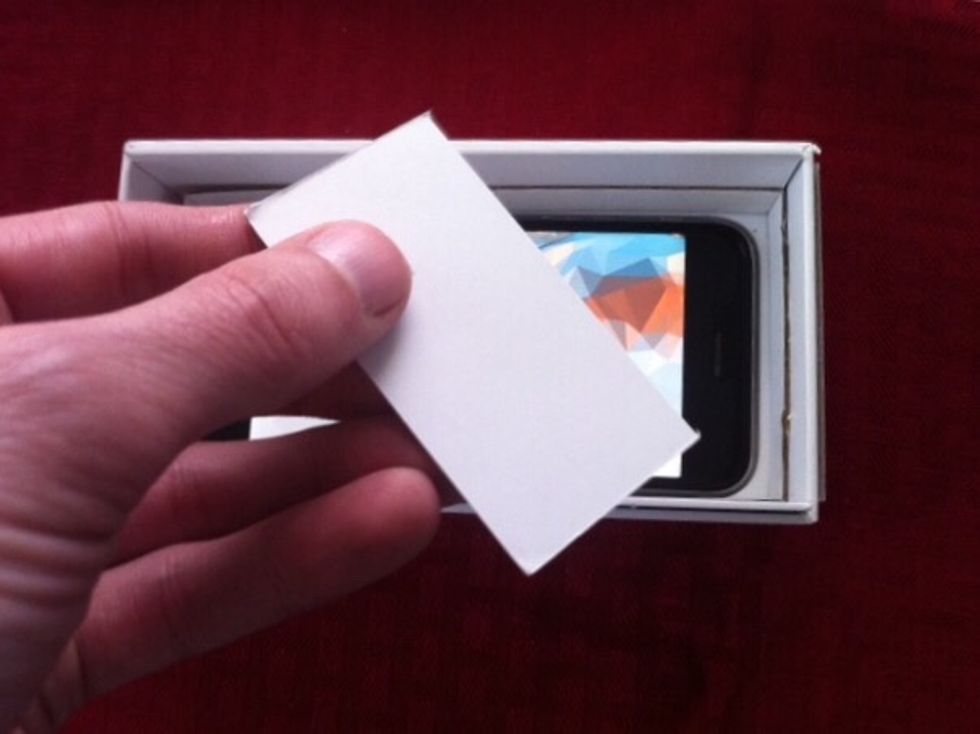 Now grab one of the short side walls that you removed from the box. This will serve as the divider between the two half a of the VR screen.