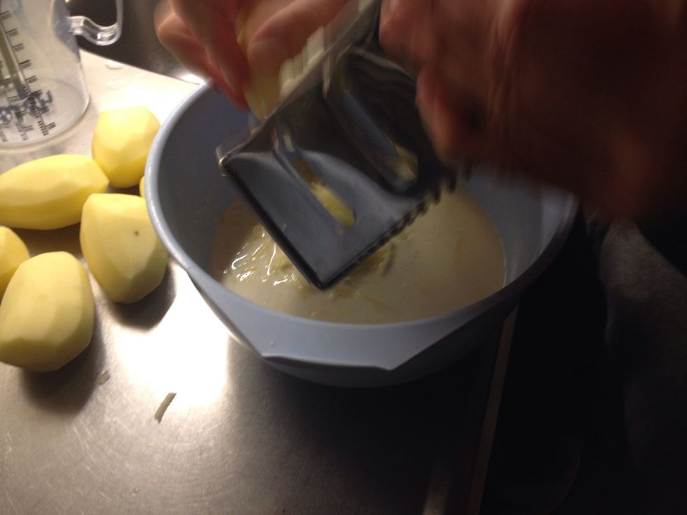 Now grate the potatoes but before adding them pat them dry.