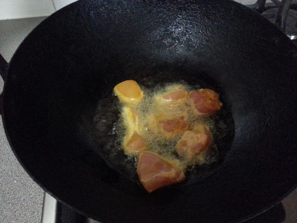 Now heat a wok with some oil on high heat. Flash fry the chicken in batches to seal the edge. Only par cook the chicken as we will cook it further at a later stage.