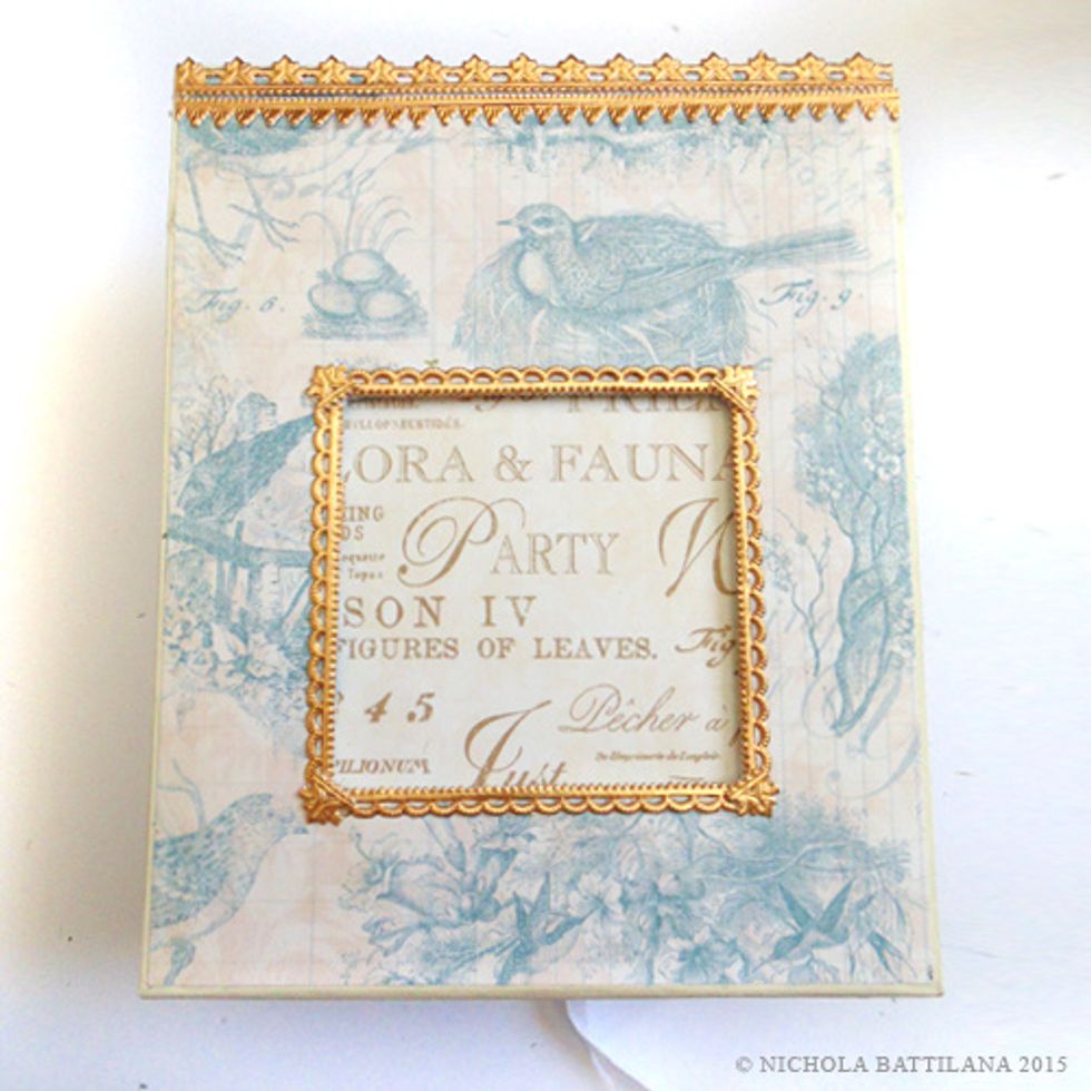 Now I can embellish the exterior, adding golden dresden borders.