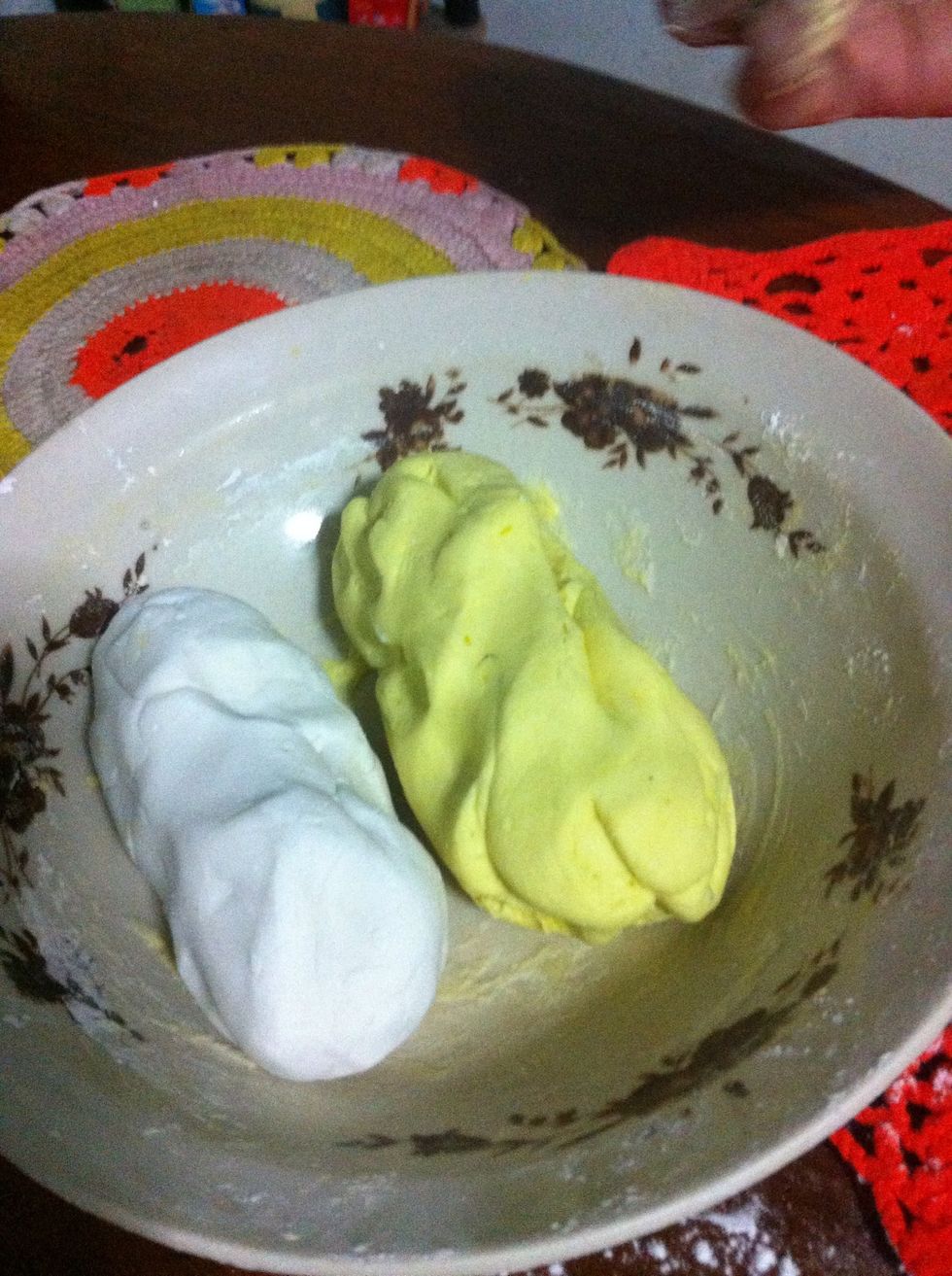 Now I have flour 2 color ^^ you can make more color. Because Bua-Loi have 5 color; white (flour), Pink (roselle), Yellow(pumpkin), Purple(taro) and Green(pandanus)