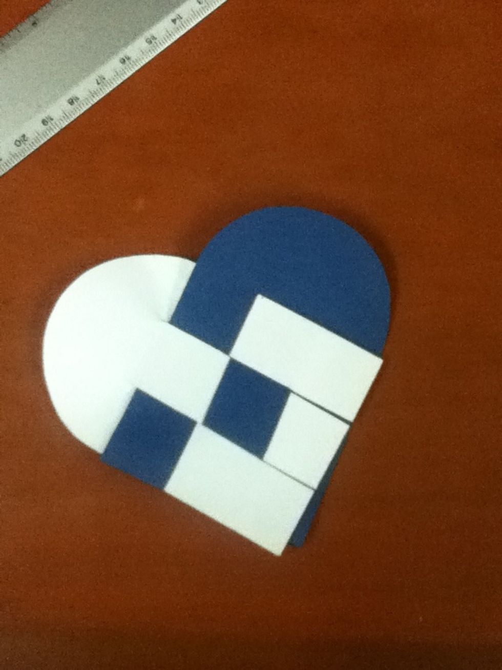 Now introduce the color A into the color B, then introduce the color B into the A, and then re introduce the color A into the B