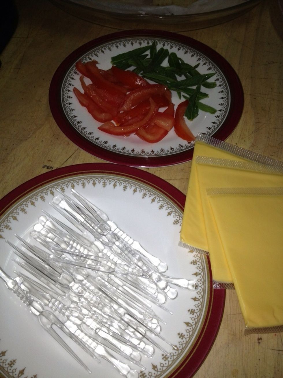 Now it's time for your own creativity :D ! Fill the squares with your favorite filling. I chose yellow cheese slices, tomatoes, and basil.