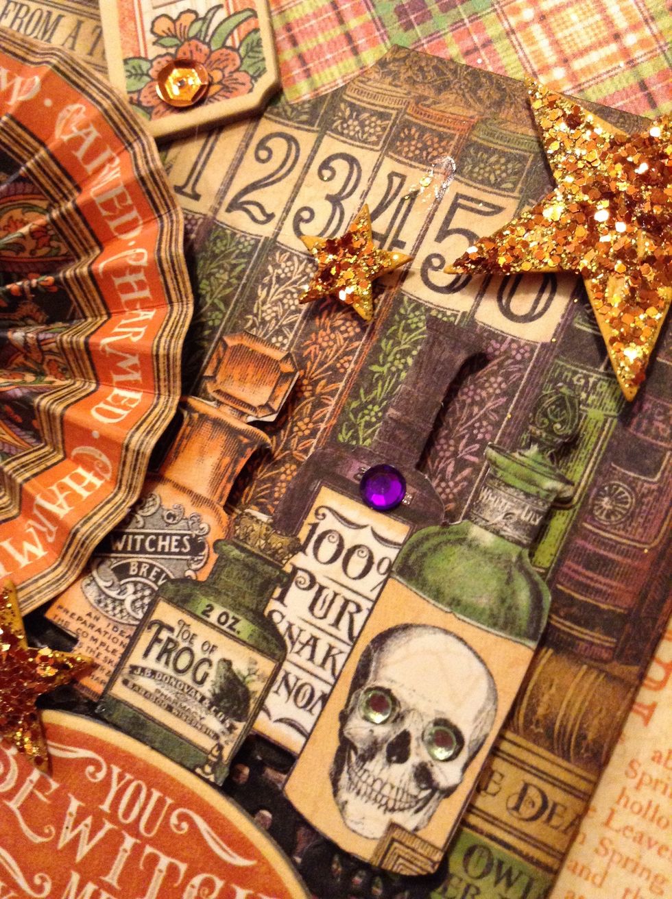 Now it's time to decorate the bags.