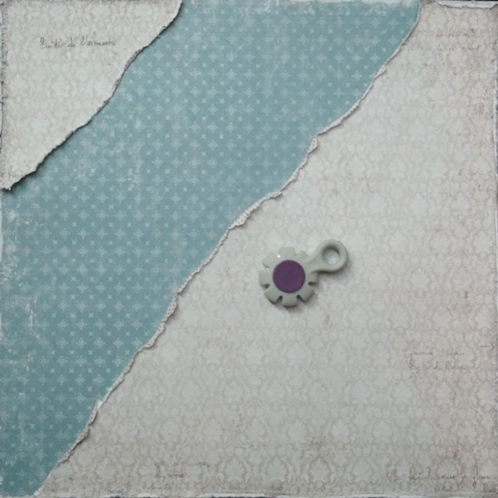 Now it's time to distress the edges of both sheets and don't be careful it's suppose to be with tears ;-)