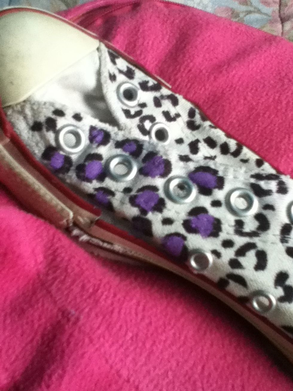 Now it's time to take the brush and start to fill the spots with your acrylic paint. I use purple because I like it you can use your favourite colour or the colour you want!