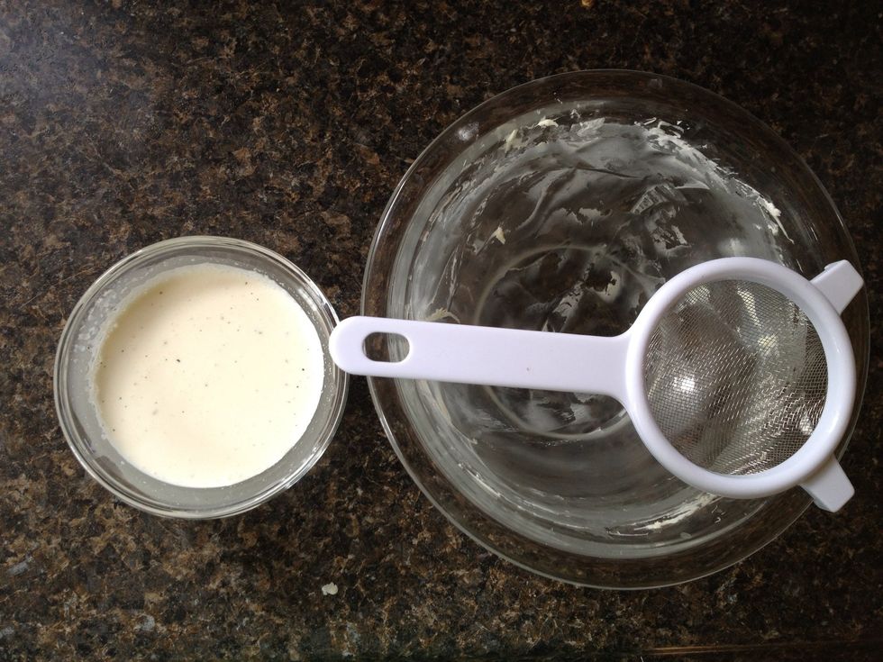 Now it's time to whip the other portion of vanilla whipping cream.
