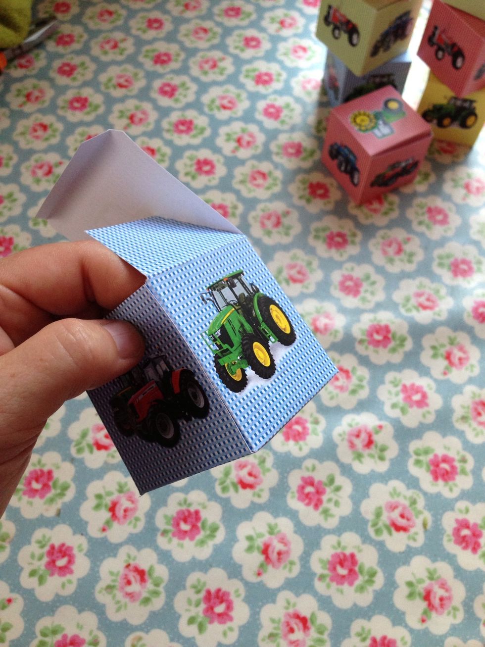 Now just fold your box lid down and you're done.