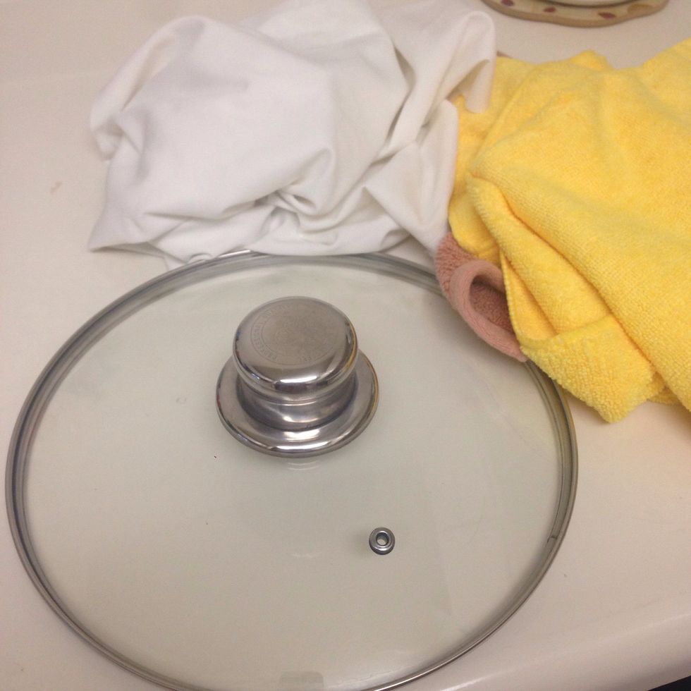 Now let's come to the tool we bake with . There's a tool specifically made for this kind of bread, ours is a homemade. You also can make something similar out of pot cap, cheese cloth and k towels.