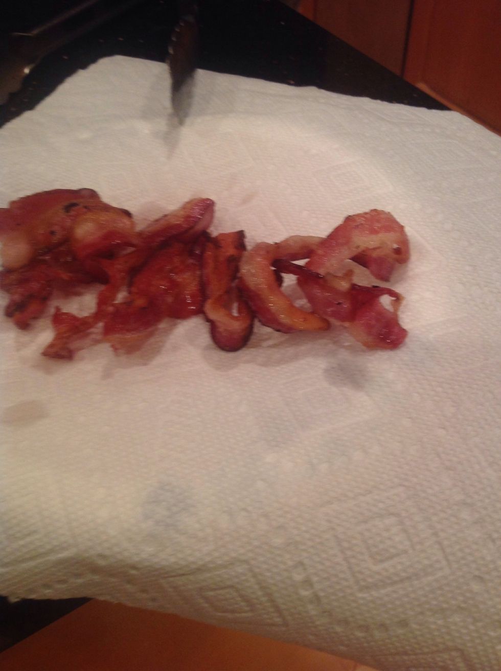 Now let your bacon absorb on a paper towel and plate