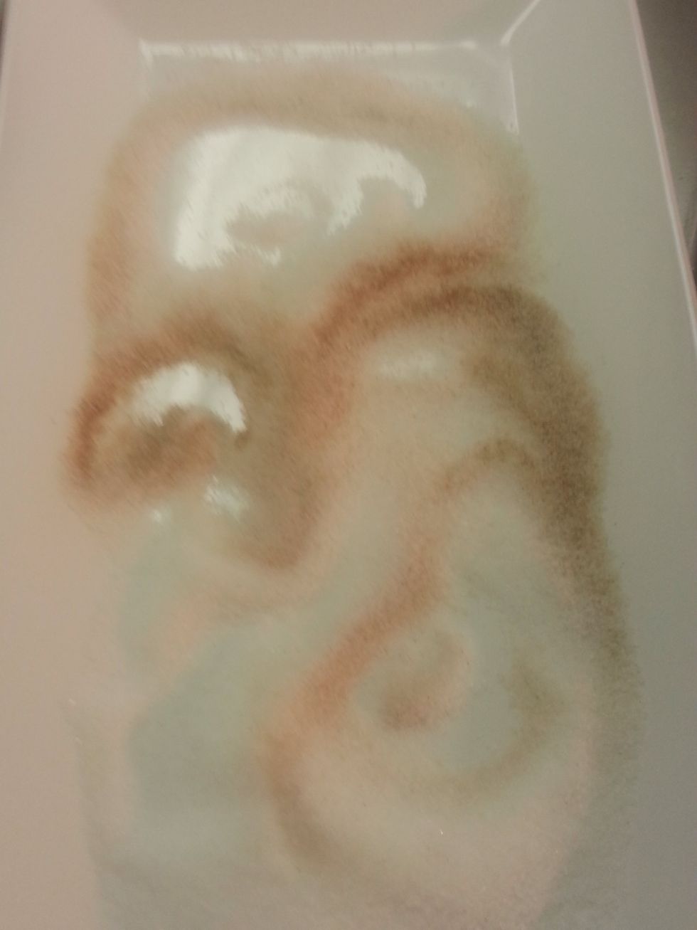 Now lets mix the sugar with the cinnamon until is fully mix