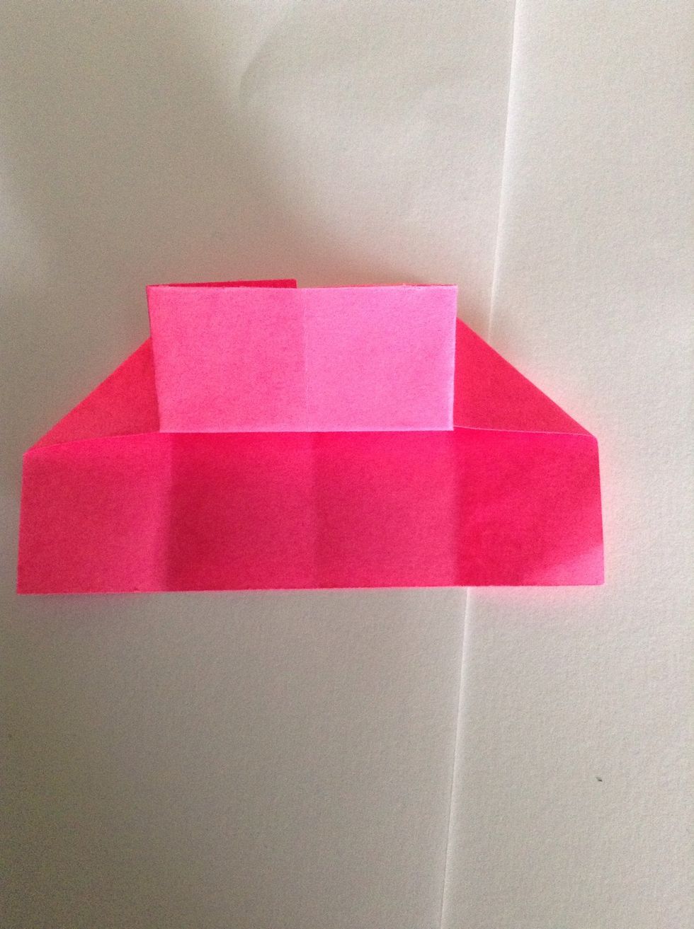 Now life the centre flap and crease it well