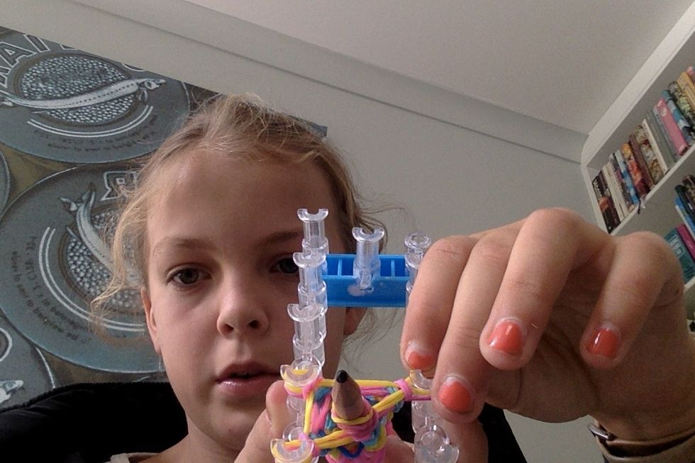 Now lift your leftover bands over the led and onto the pencil