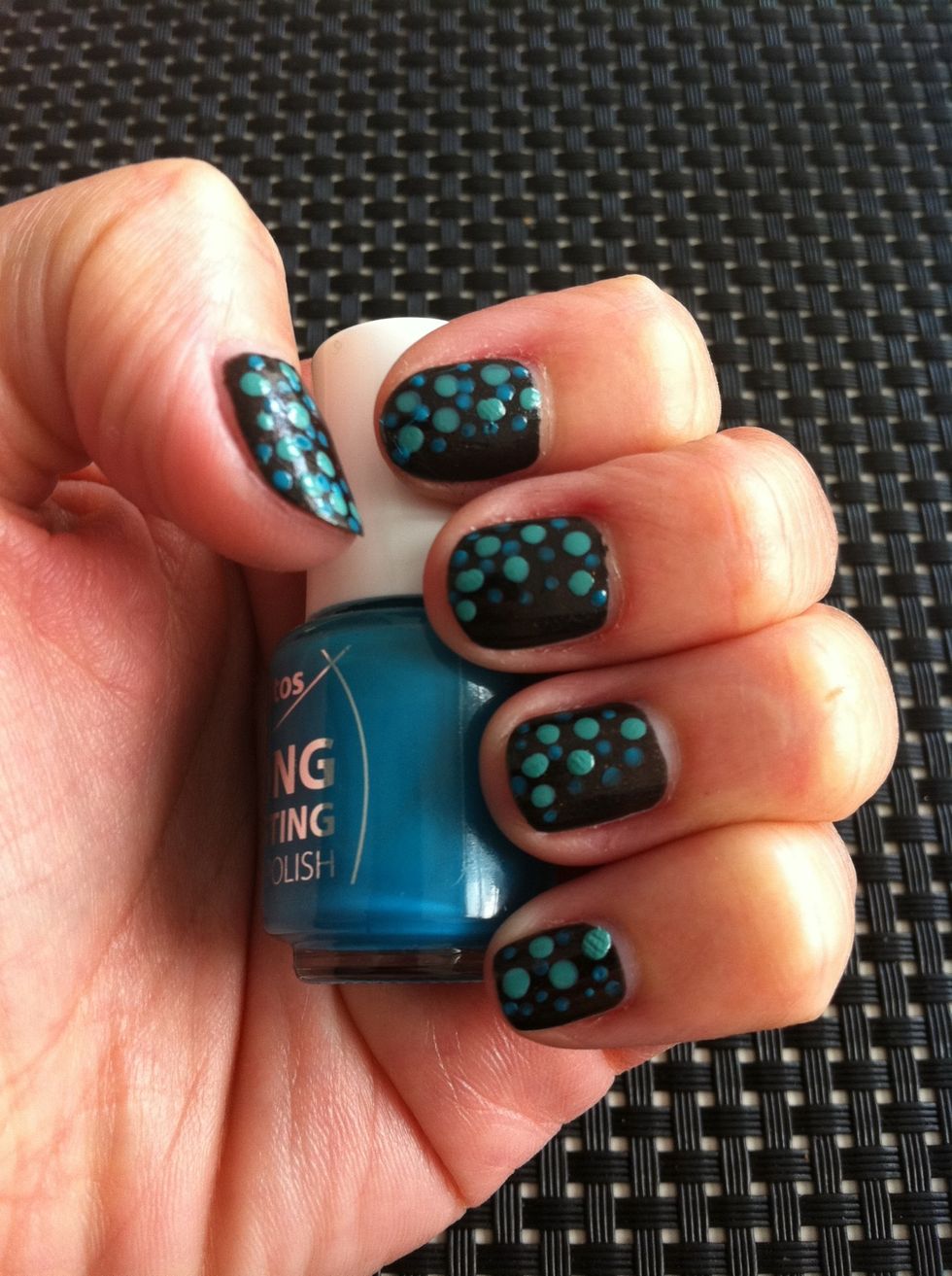 Now make smaller (mini) dots on the same half of each nail. Again wait until it dries very well.